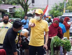 Bangkitkan Semangat Pedagang, Taufan Pawe Borong Sayur dan Buah di Pasar Sentral Palopo