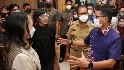 Sandiaga Uno dan Fatma Kenakan Batik Aksara Lontarak saat Hadiri Workshop, Harap Ekonomi Kreatif Bangkit