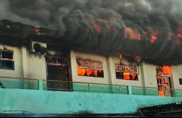 Kampus STIE AMKOP Makassar Terbakar