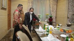 Walikota Danny Jamu Makan Malam Gubernur Maluku
