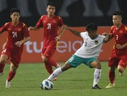 Di Babak Kedua Piala AFF 2022, Pemain Indonesia dan Vietnam Jatuh Bangun