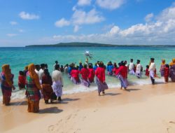 Warga Menara Indah Selayar Gelar Ritual di Pesisir Pantai
