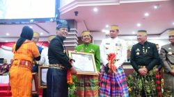Bupati Soppeng Terima Penghargaan dari Gubernur Sulsel