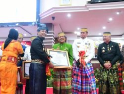 Bupati Soppeng Terima Penghargaan dari Gubernur Sulsel