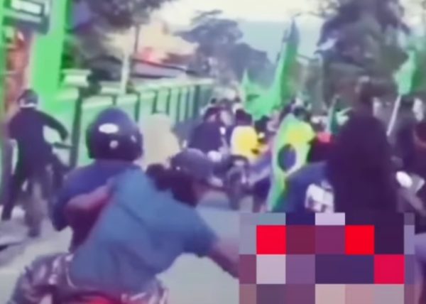 Wanita Dilecehkan saat Konvoi Suporter Bola