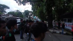 Massa Demo Kantor Pertamina MOR VII Sulawesi, Suarakan Penggelapan Dana Pertashop di Selayar, Senin (29/2/2023).