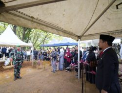 Gubernur Andi Sudirman Jadi Inspektur Upacara Pemakaman Almarum Rafsel Ali