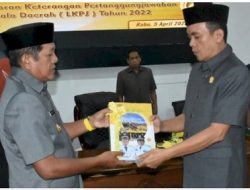 Di Paripurna DPRD, Bupati Soppeng Serahkan LKPJ Kepala Daerah 2022