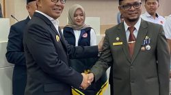 Kadisdag Makassar Arlin Ariesta Raih Penghargaan Satyalencana Karya Satya